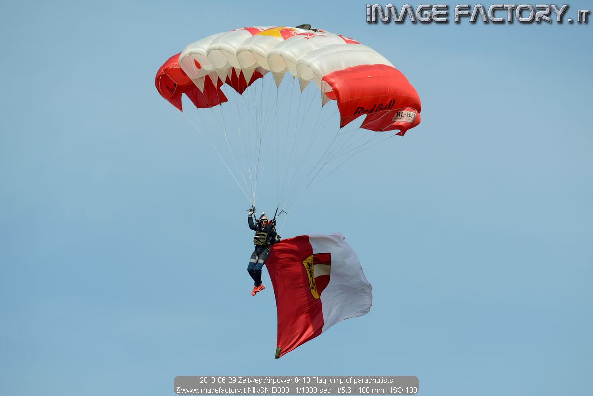 2013-06-29 Zeltweg Airpower 0418 Flag jump of parachutists